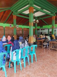 Kalurahan Pengkol Salurkan Insentif bagi Kader Kesehatan dan Kader KB